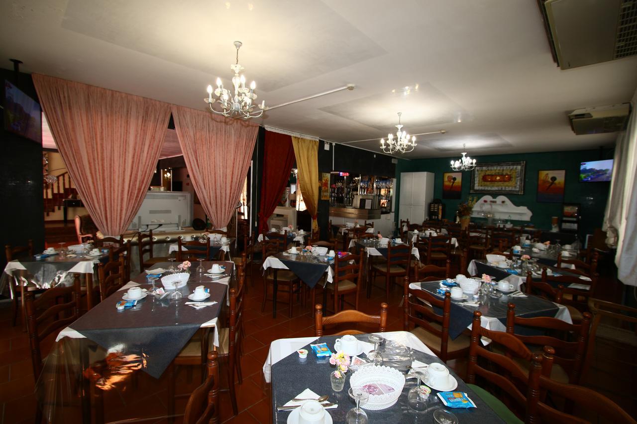 Hotel Emanuela Ріміні Екстер'єр фото