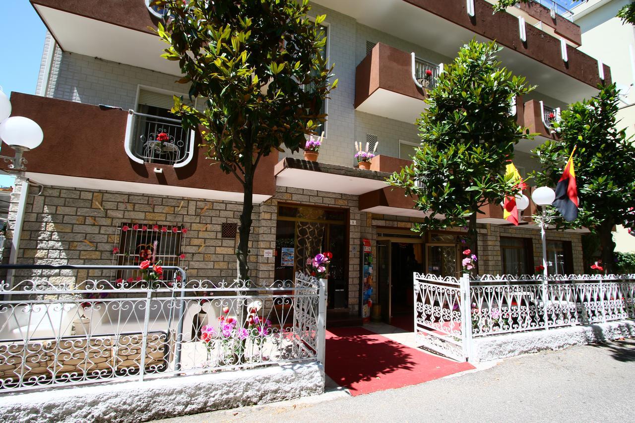Hotel Emanuela Ріміні Екстер'єр фото