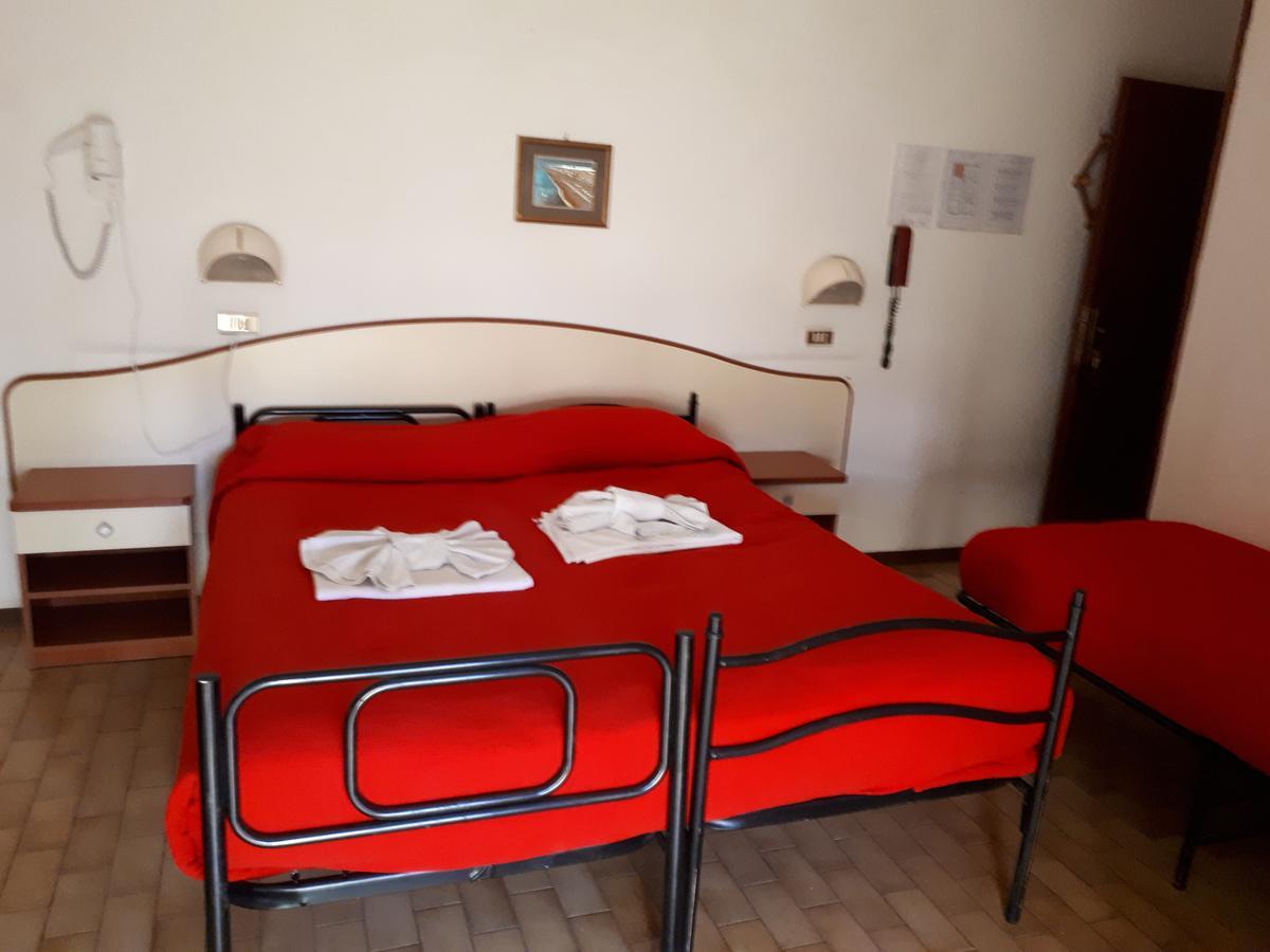 Hotel Emanuela Ріміні Екстер'єр фото